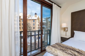 Suite, 1 King Bed with Sofa bed