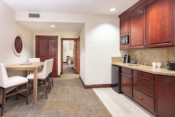 Suite, 1 Queen Bed with Sofa bed (Mobility/Hearing Access, Roll-In Shwr)
