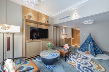 Suite, 1 King Bed (Kids Theme)