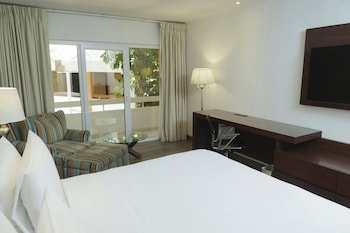 Executive Room, 1 King Bed, Balcony, Garden View