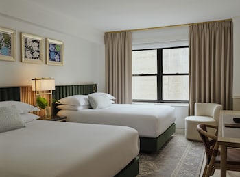 Room, 2 Queen Beds, City View (Bath Shower Combo)