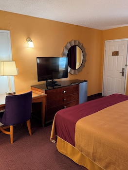 Standard Single Room, 1 King Bed, Smoking