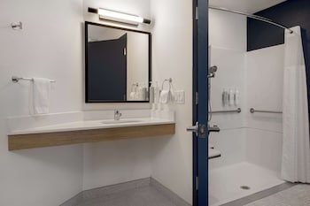 Room, 1 King Bed, Accessible (Mobility & Hearing, Roll-in Shower)