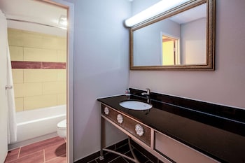 Deluxe Studio Suite, 2 Queen Beds, Non Smoking