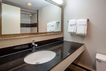 Deluxe Room, 2 Queen Beds, Non Smoking