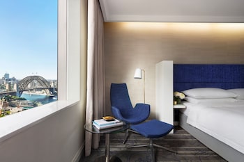 Spa Suite with Club lounge access, 1 Bedroom Suite, 1 King (Harbour Bridge View)