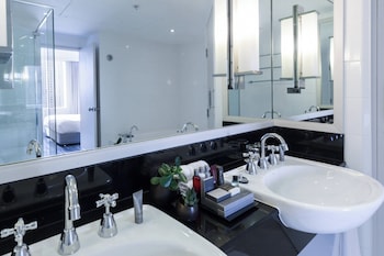 Guest room, 2 Double Beds (Opera House View)