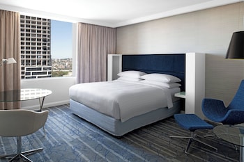 Premium Guest room, 1 King Bed (Cityscape View)