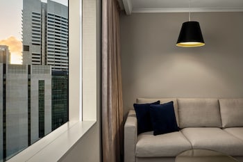 One-bedroom King Suite with Club Lounge Access (Cityscape)