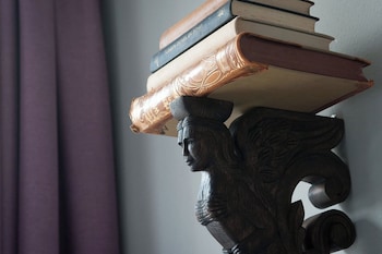 Suite (Book Collectors)