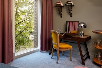 Room, 1 Double Bed (Generous King Canal View)