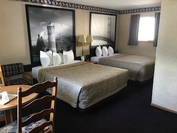 Standard Room, 2 Queen Beds, Courtyard View