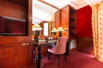 Deluxe Room, 1 Queen Bed, Non Smoking