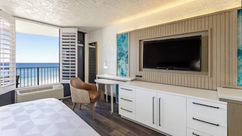 Standard Room, 2 Queen Beds, Accessible (Roll in Shower)