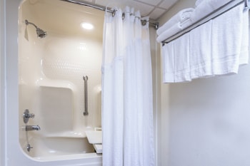 Standard Room, 2 Queen Beds, Accessible Tub Low Floor