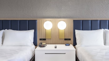 Standard Room, 2 Queen Beds, Accessible Tub Low Floor