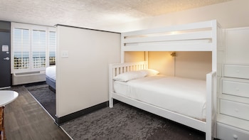 1 King 1 Bunk Bed Standard Oceanfront