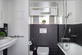 Superior Room with Twin Beds-Complimentary soft minibar,courtesy tray, digital press, fitness, sauna