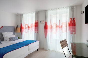 Superior Room with Twin Beds-Complimentary soft minibar,courtesy tray, digital press, fitness, sauna