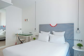 Double Room - Complimentary soft minibar, courtesy tray, digital press, fitness, sauna