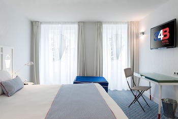 Privilege Room - Complimentary soft minibar, courtesy tray, digital press, fitness, sauna