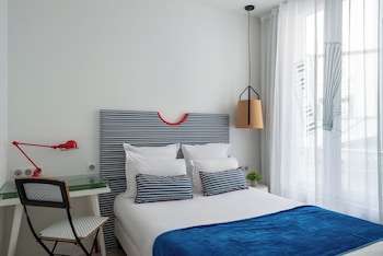 Single Room - Complimentary soft minibar, courtesy tray, digital press, fitness, sauna
