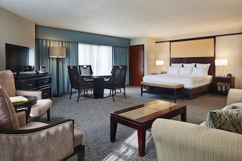 Junior Suite, 1 King Bed with Sofa bed, Mobility Accessible, Microwave