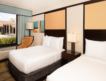 Room, 2 Queen Beds, Microwave, Resort View