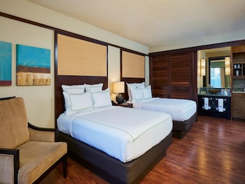 Room, 2 Queen Beds, Microwave, Garden View