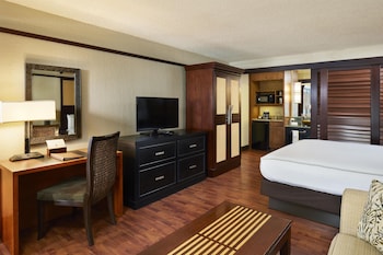 Deluxe Room, 1 King Bed, Microwave