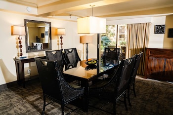 Deluxe Suite, 1 King Bed with Sofa bed, Kitchenette