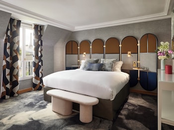 Eiffel Prestige Suite, 1 King Bed and 1 Queen Bed, Eiffel Tower View