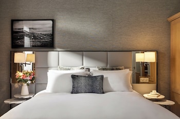 Luxury Junior Suite with Balcony, King Bed