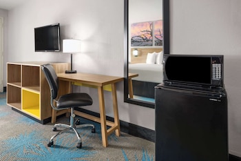 Room, 1 King Bed, Accessible, Non Smoking (Mobility Accessible)