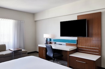 Room, 2 Queen Beds (Mobility/Hearing Access, Roll-in Shwr)