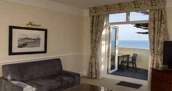 Superior Feature with View