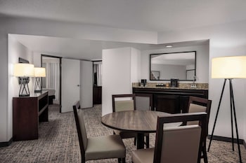 Suite, 1 King Bed, Non Smoking
