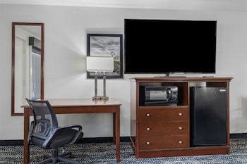 Standard Room, 1 King Bed, Non Smoking, Refrigerator & Microwave