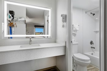 Standard Room, 2 Double Beds, Non Smoking, Refrigerator & Microwave