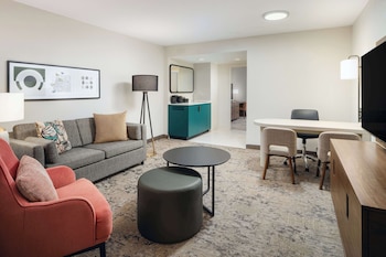Suite, 1 King Bed, Accessible, Bathtub (Mobility & Hearing, 2 Room)