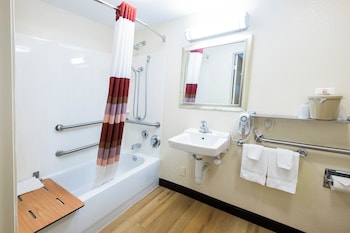 Standard Room, 1 King Bed, Accessible, Non Smoking