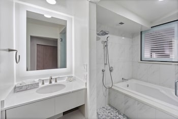 Superior Suite, 1 King Bed with Hot Tub, Ocean View, Non Smoking