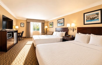 Deluxe Room, 2 Queen Beds, Non Smoking