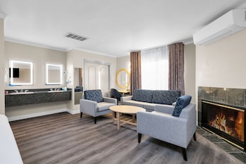 Suite, 1 King Bed, Non Smoking, Fireplace (Walk-in Shower;with Sofabed)