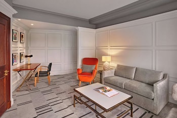 Club Room, 1 King Bed, Balcony