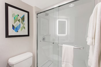 Standard Room, 2 Queen Beds (Walk-In Shower)