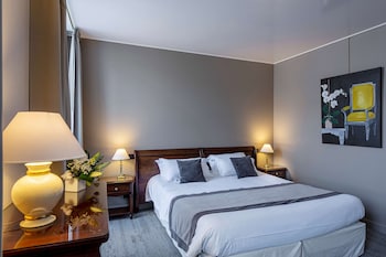 Junior Suite, 1 Queen Bed, Non Smoking, Bathtub (Larger Room;Twin bed on request)