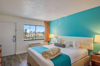 Standard Room, 1 King Bed, Smoking