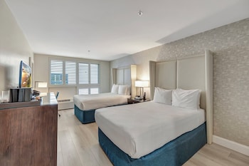 Standard Room, 2 Double Beds, Courtyard View (Standard with Two Double Beds)