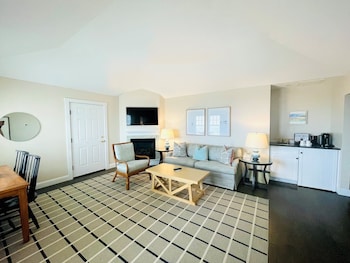 Suite, 1 King Bed (Beach House)
